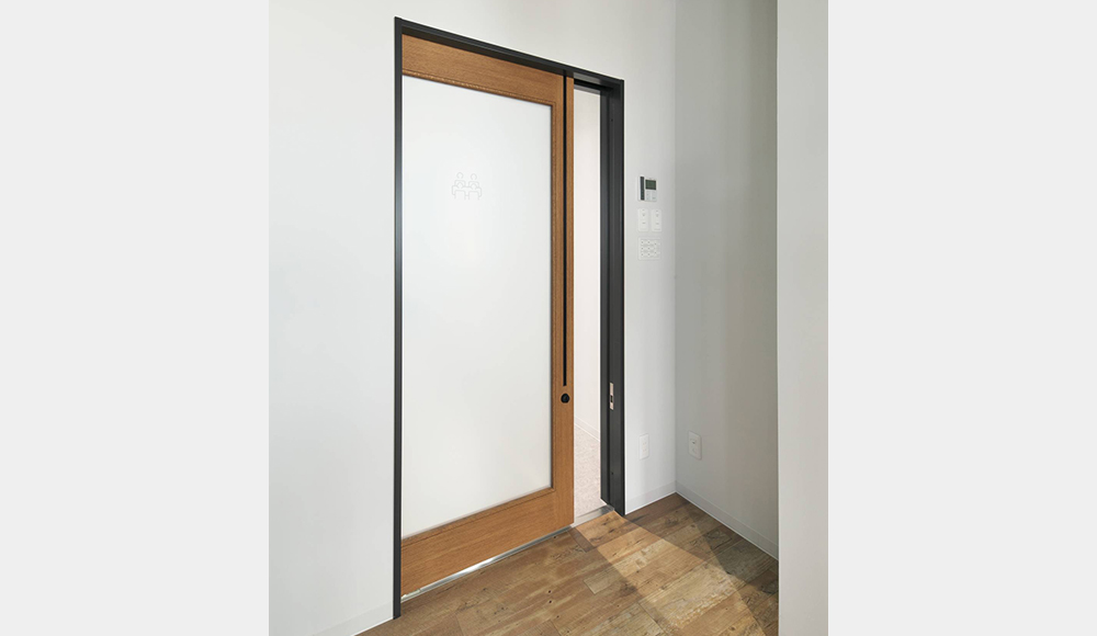 鋼製軽量ドア・固定間仕切 施工事例4