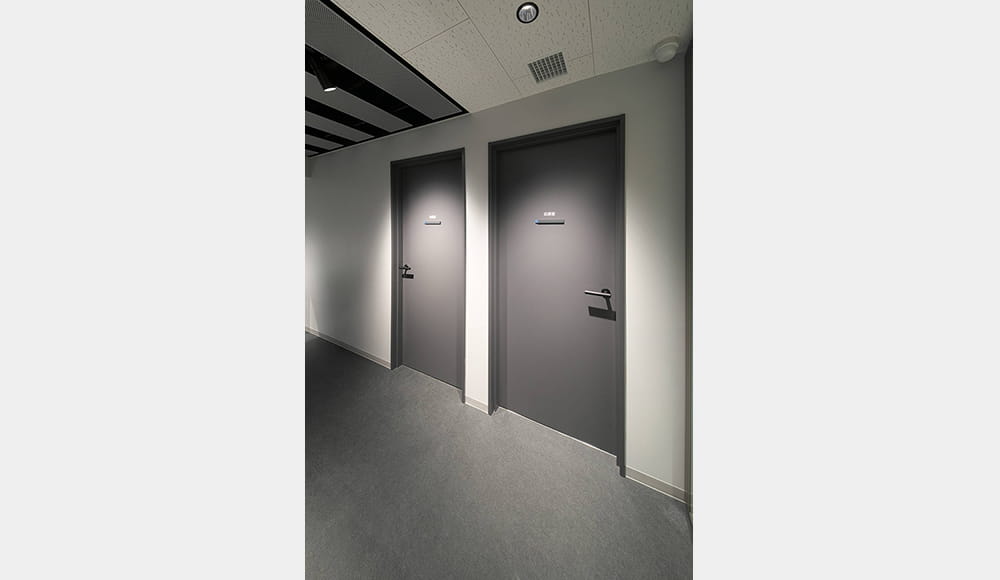 鋼製軽量ドア・固定間仕切 施工事例11